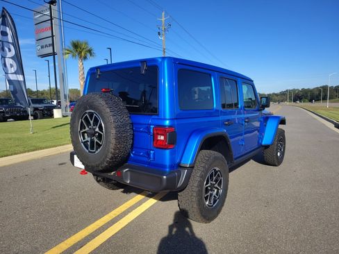 New 2025 Jeep Wrangler Unlimited Rubicon w/ Convenience Group AWD/4WD image 8