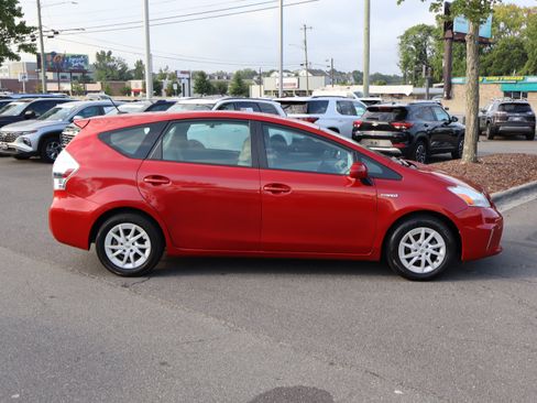 Used 2014 Toyota Prius V Three FWD image 11