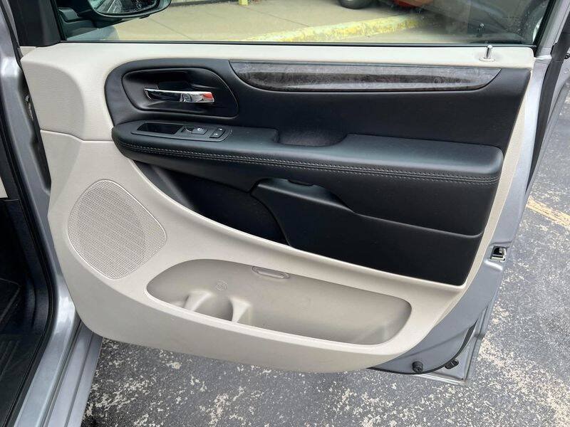 Used 2018 Dodge Grand Caravan SE w/ UConnect Hands-Free Group FWD image 32