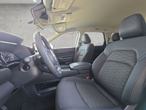 Used 2025 Nissan Pathfinder SV image 19