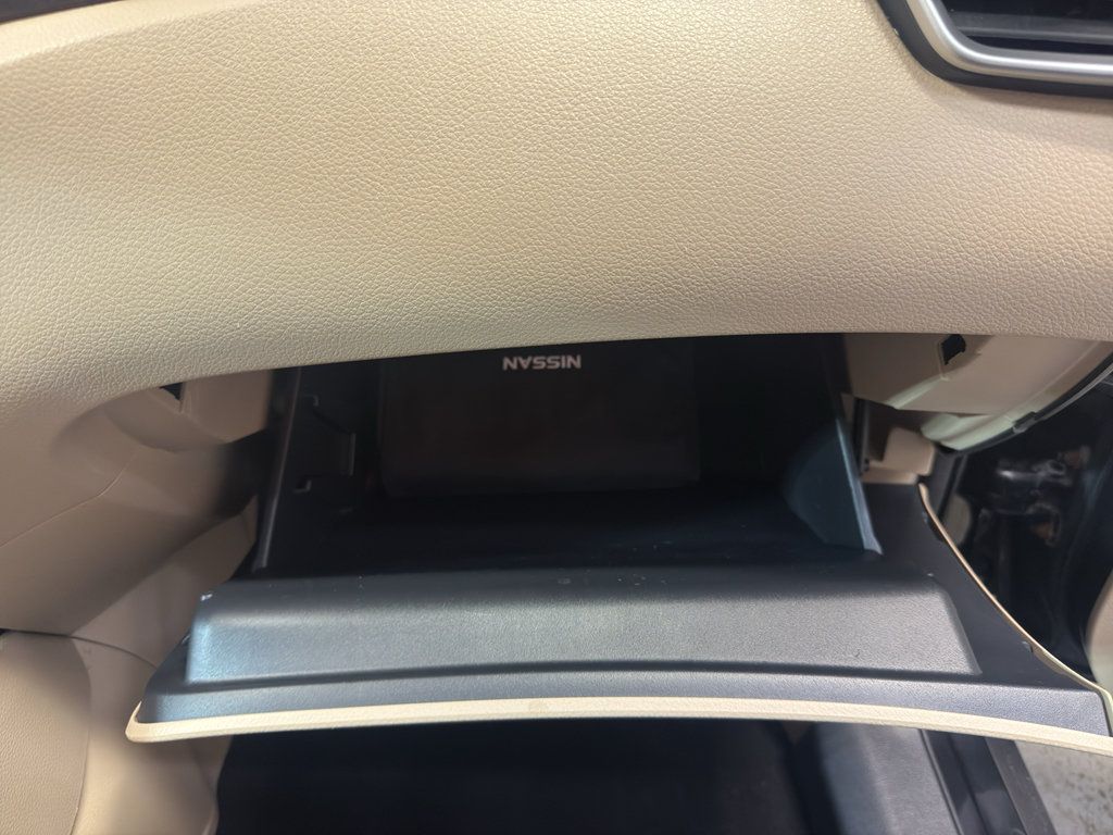 Used 2016 Nissan Rogue SV AWD/4WD image 23