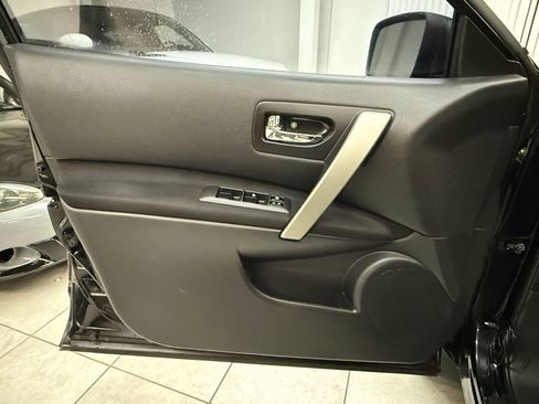 Used 2011 Nissan Rogue SV image 15