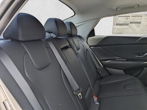Used 2024 Hyundai Elantra Limited image 22