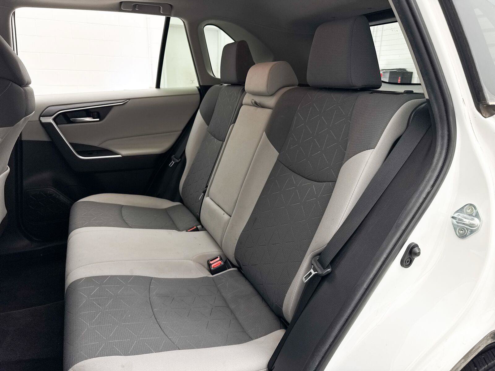 Used 2020 Toyota RAV4 XLE w/ Convenience Package FWD image 30