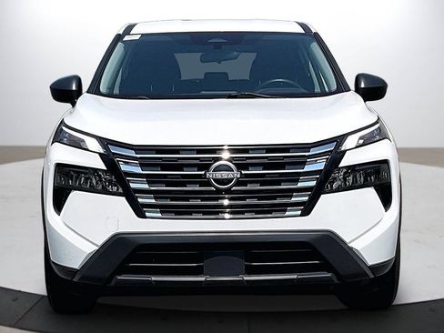 Used 2024 Nissan Rogue S FWD image 3