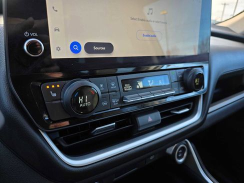 Used 2025 Toyota Grand Highlander AWD image 30