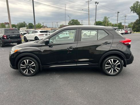 Used 2019 Nissan Kicks SR w/ SR Premium Package FWD image 8