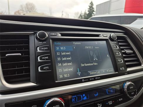 Used 2017 Toyota Highlander XLE image 26