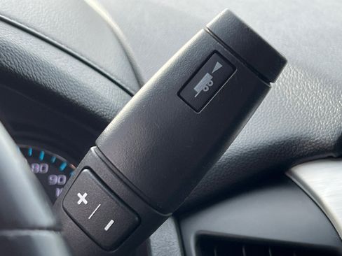 Used 2017 GMC Yukon SLE w/ SLE Value Package image 25