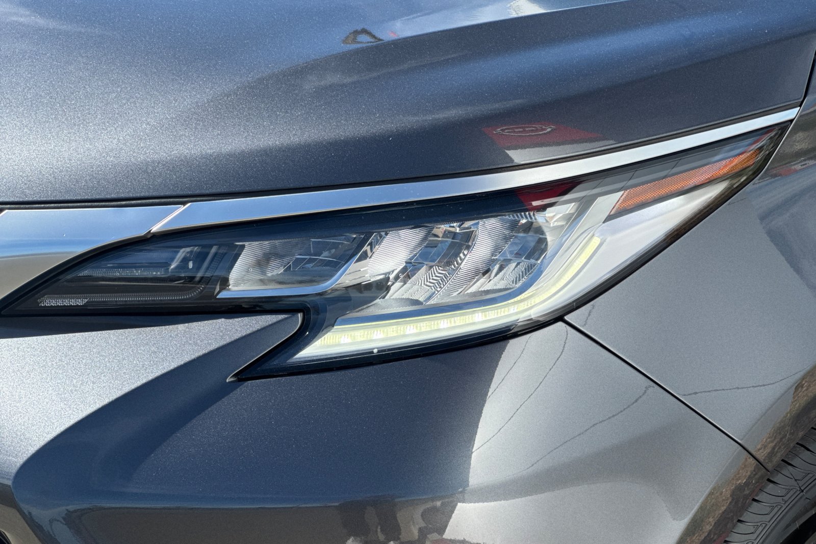 Used 2025 Toyota Sienna XLE FWD image 51