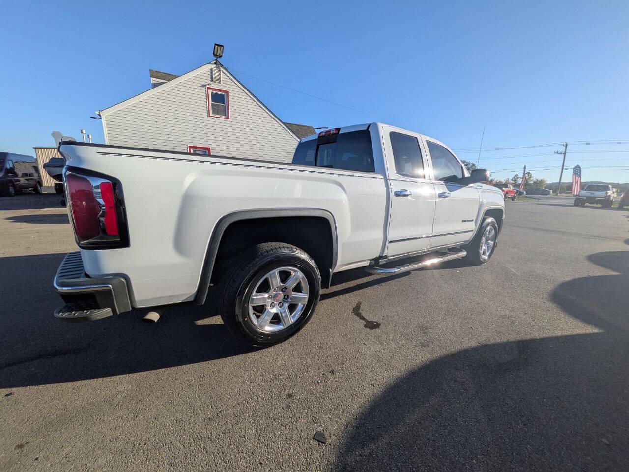 Used 2016 GMC Sierra 1500 SLT w/ SLT Preferred Package AWD/4WD image 8