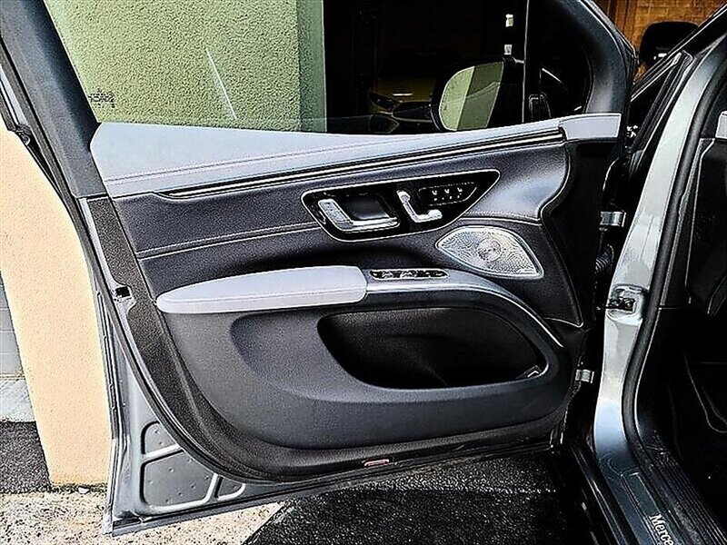 Used 2023 Mercedes-Benz EQS 580 4MATIC SUV image 13
