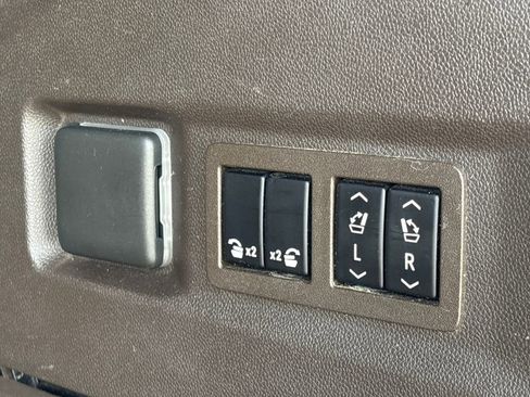 Used 2021 GMC Yukon SLT w/ SLT Luxury Plus Package image 33