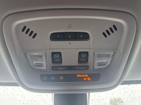 Used 2020 Chevrolet Traverse Premier image 17