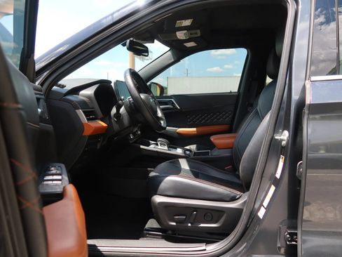 Used 2024 Mitsubishi Outlander SEL AWD/4WD image 16