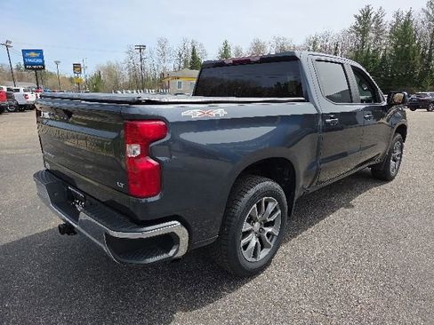 Used 2022 Chevrolet Silverado 1500 LT AWD/4WD image 7