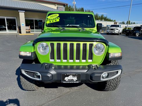 Used 2018 Jeep Wrangler Unlimited Sahara w/ Uconnect 4C Nav & Sound Group AWD/4WD image 2