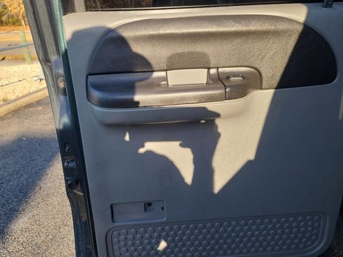 Used 2005 Ford F250 Lariat image 18