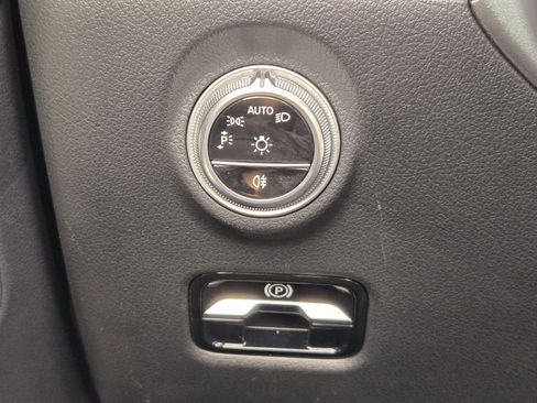 Used 2024 Mercedes-Benz CLE 300 4MATIC Cabriolet image 26