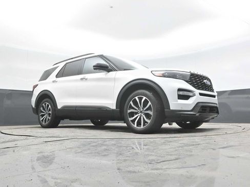 Used 2020 Ford Explorer ST w/ Premium Technology Package AWD/4WD image 28