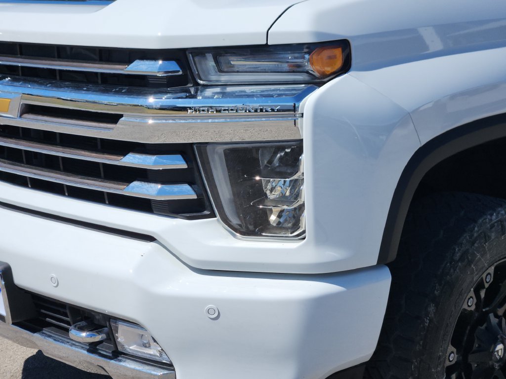 Used 2020 Chevrolet Silverado 2500 High Country w/ Technology Package AWD/4WD image 8