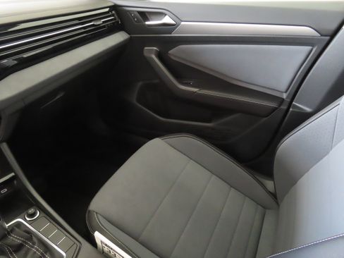 New 2026 Volkswagen Jetta SE FWD image 18