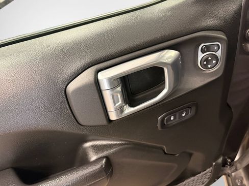 Used 2022 Jeep Wrangler Sport AWD/4WD image 17