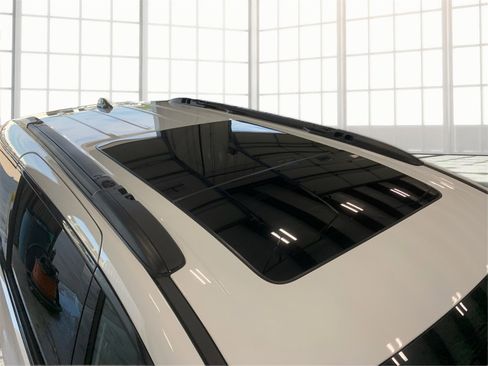 Used 2025 Chrysler Pacifica Limited image 11