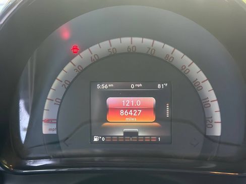 Used 2016 smart fortwo passion RWD image 11
