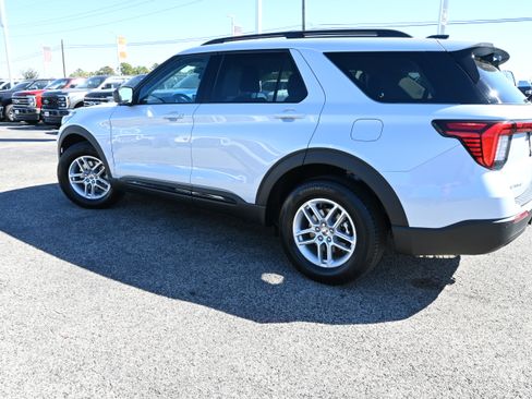 New 2026 Ford Explorer Active image 8