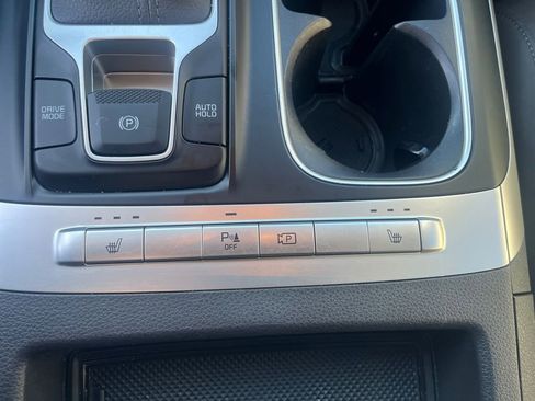 Used 2024 Kia Carnival LX image 12