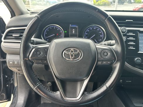 Used 2018 Toyota Camry SE w/ Convenience Package FWD image 16