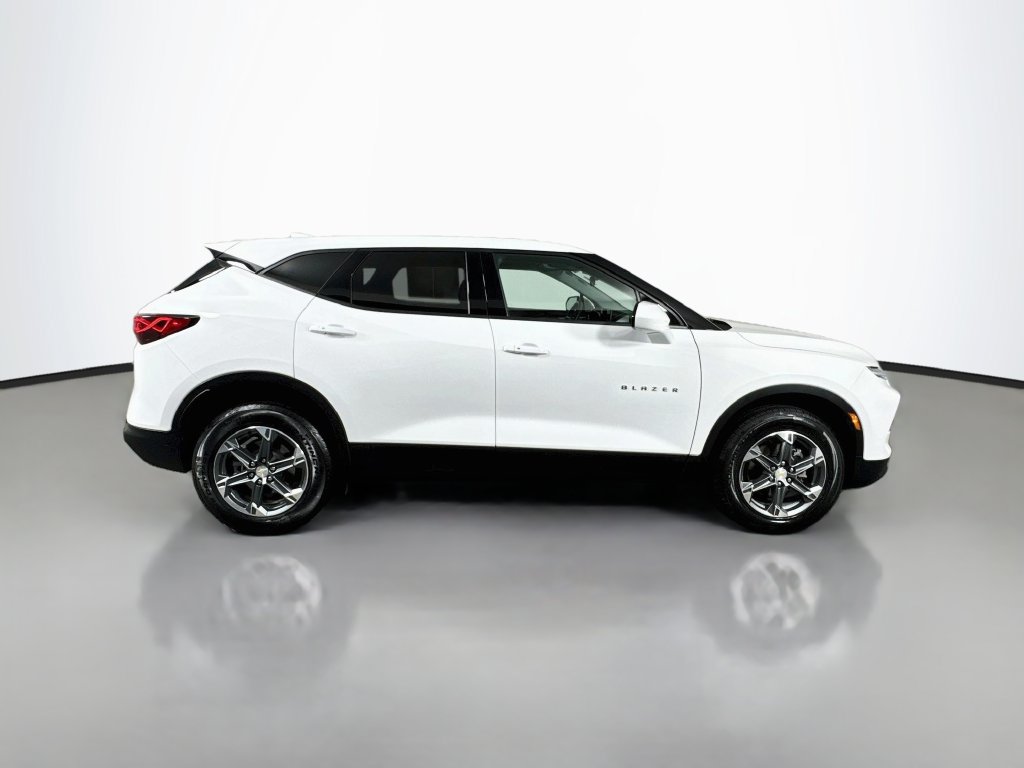 Used 2024 Chevrolet Blazer LT w/ Driver Confidence Package AWD/4WD image 9