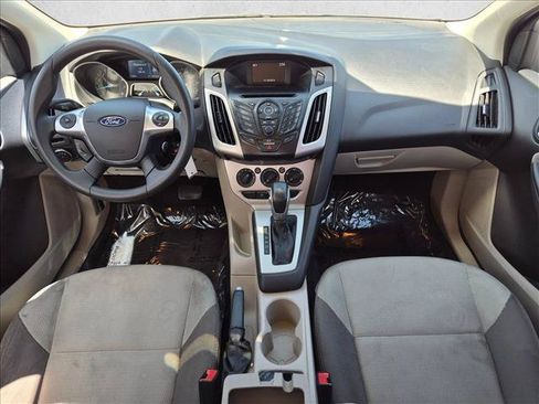 Used 2014 Ford Focus SE FWD image 16
