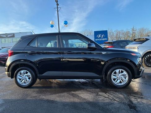 Used 2025 Hyundai Venue SE image 8