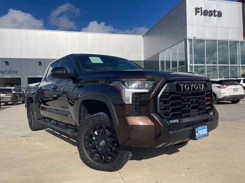 Used 2025 Toyota Tundra Limited AWD/4WD image 1