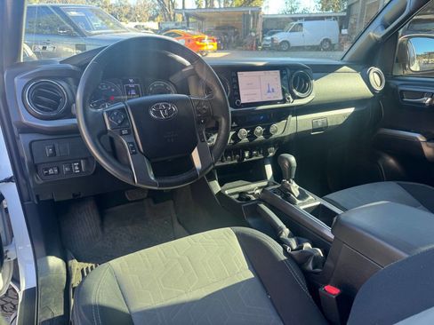 Used 2021 Toyota Tacoma TRD Off-Road image 22