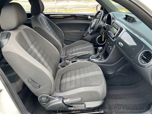 Used 2012 Volkswagen Beetle Launch Edition image 40