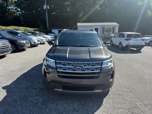 Used 2018 Ford Explorer XLT w/ Equipment Group 202A FWD image 2