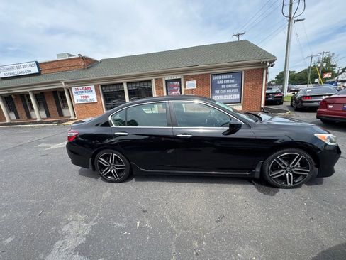 Used 2017 Honda Accord Sport Special Edition image 3