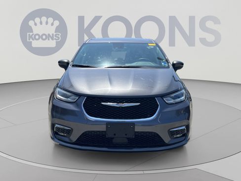 Used 2023 Chrysler Pacifica Touring-L FWD image 11