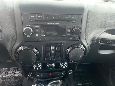 Used 2016 Jeep Wrangler Unlimited Sahara image 22