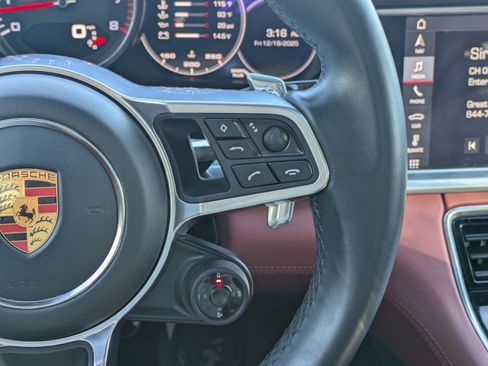 Used 2018 Porsche Panamera 4S image 18