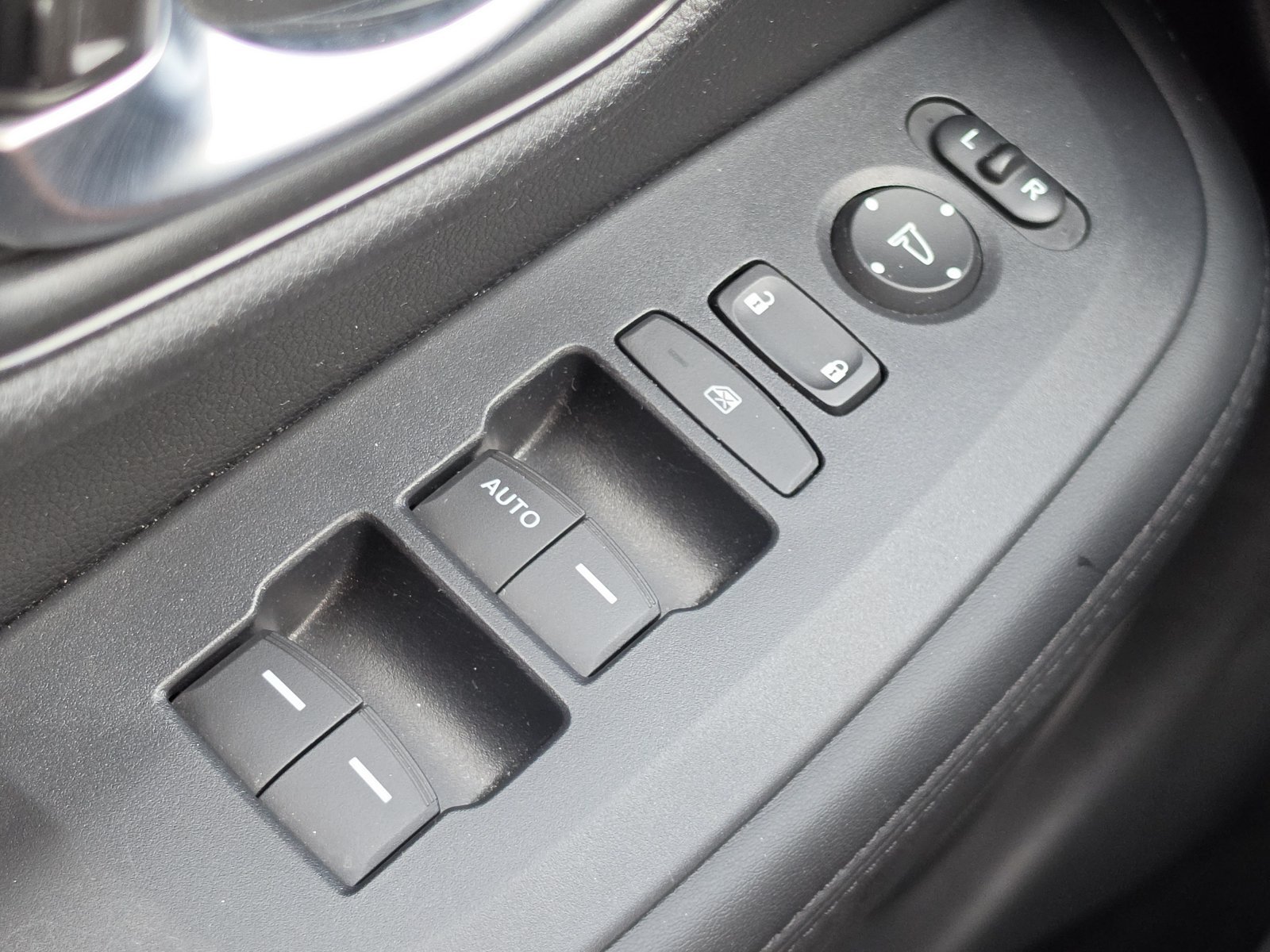 Used 2025 Honda HR-V LX image 14