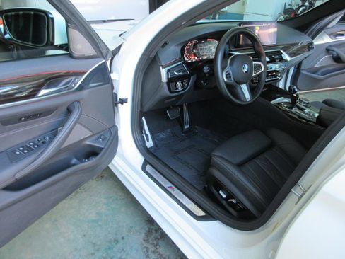 Used 2023 BMW 530i w/ M Sport Package RWD image 6