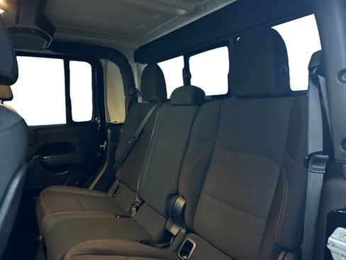Used 2020 Jeep Gladiator Rubicon image 11