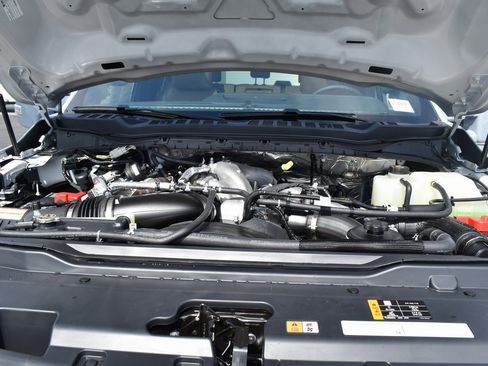 Used 2025 Ford F450 Lariat w/ FX4 Off-Road Package image 34