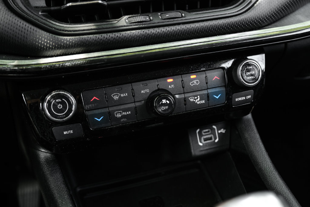 Used 2022 Jeep Compass Trailhawk w/ Trailhawk Elite Group AWD/4WD image 35