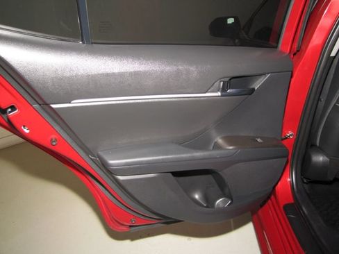 Used 2023 Toyota Camry SE FWD image 14