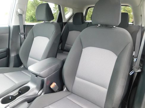 Used 2025 Kia Soul LX w/ LX Technology Package FWD image 14